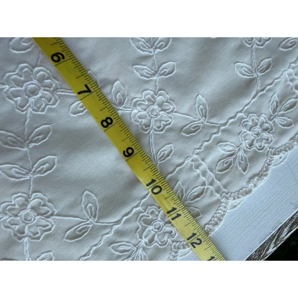 Vintage Off White Embroidered Eyelet Table Runner Set Floral Scalloped Edge 2pc